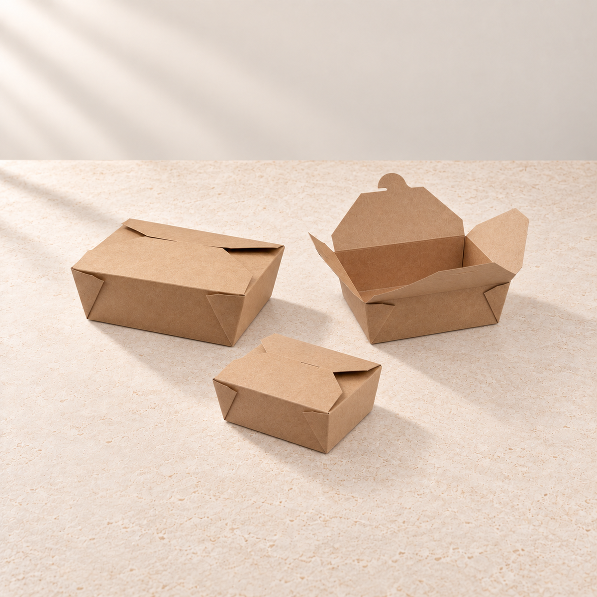 Drei Kraft-Foodboxen mit Klappdeckel in drei Größen